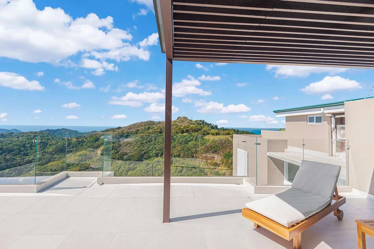 Luxury Oceanview Corner Penthouse, Jaco, Puntarenas