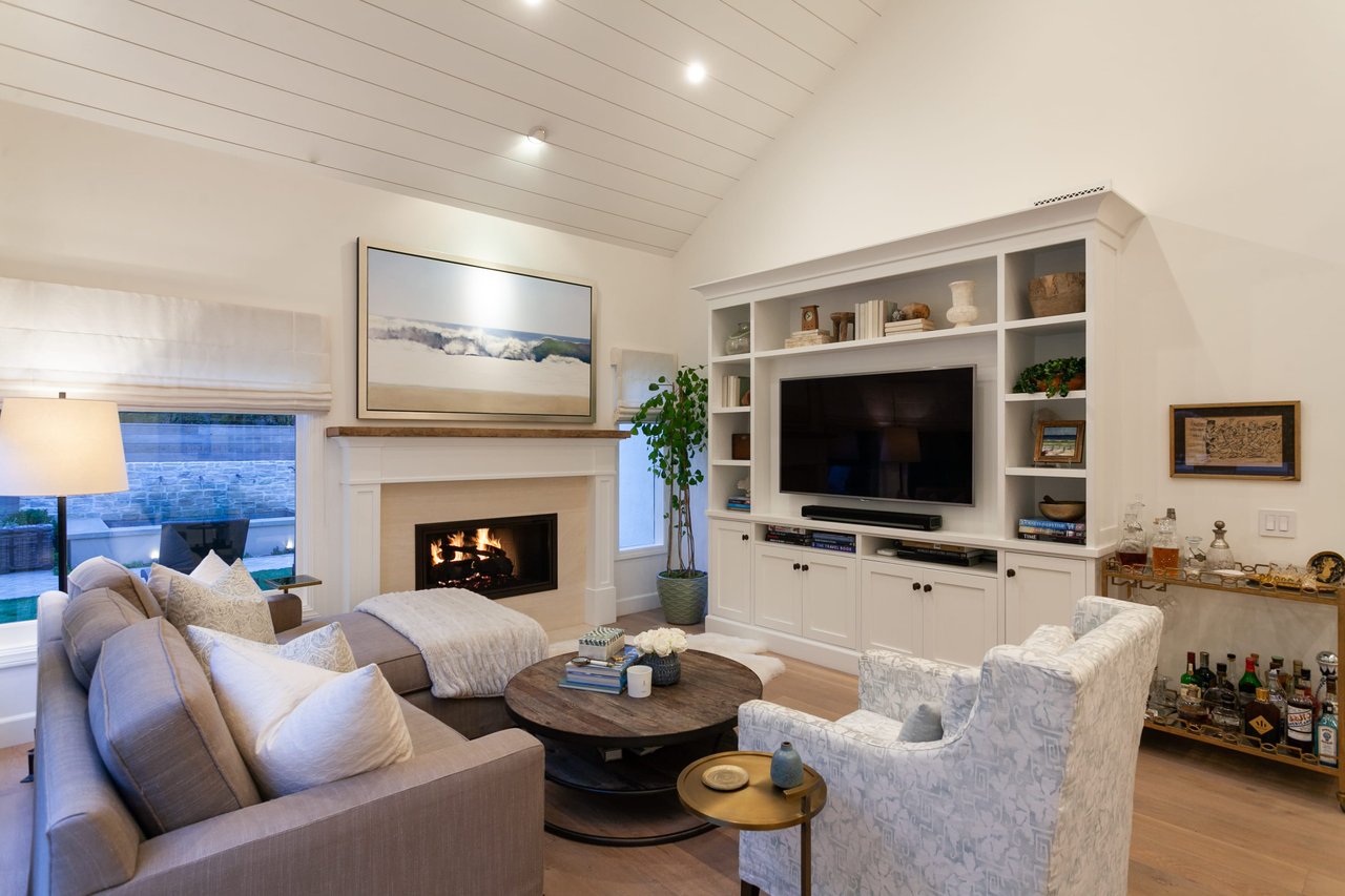 2551 Point Del Mar