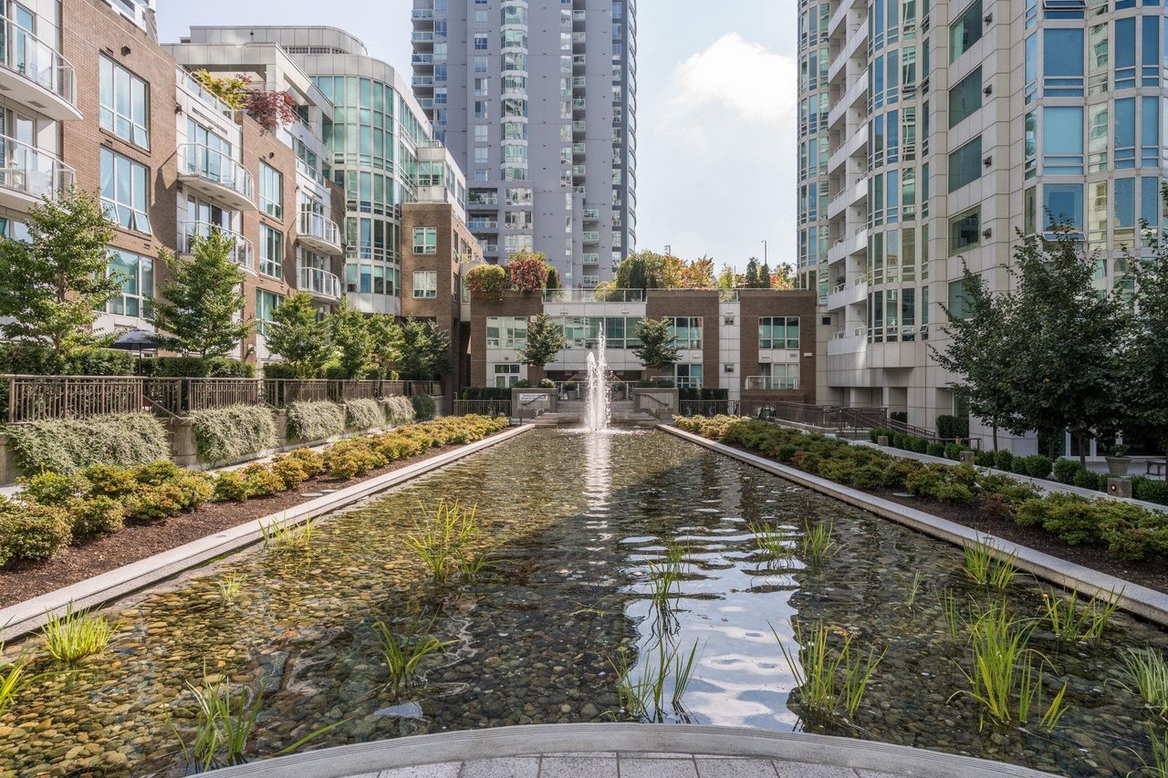 515-888 Beach Ave