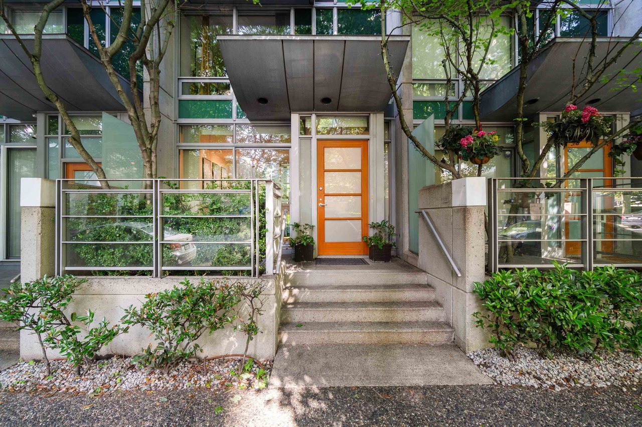 1233 Alberni St