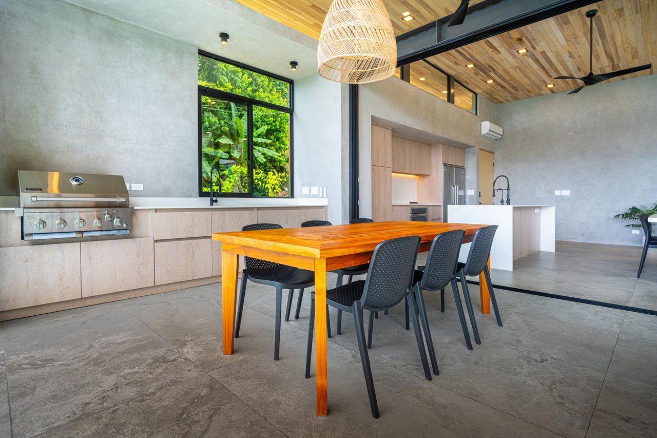 Solar Powered Ocean View Residence, Ojochal, Puntarenas
