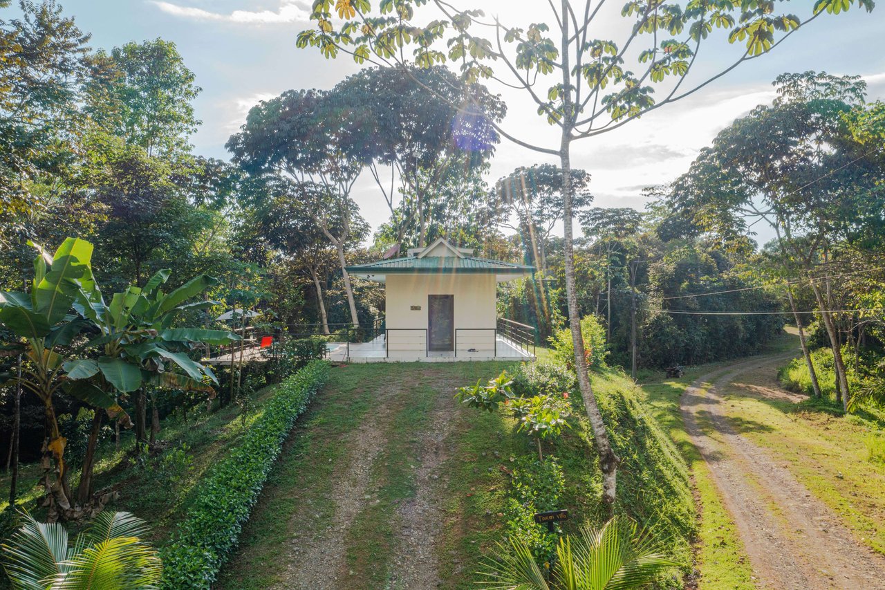  Affordable & Charming 1 bedroom Villa with Pool in gated community, immersed in the rainforest close to Quepos  