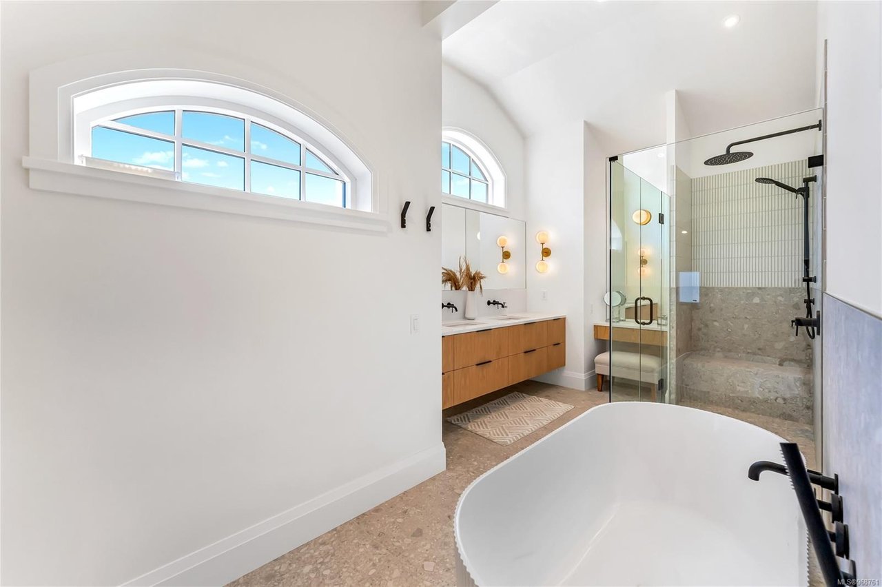 736 Falkland Rd, Oak Bay