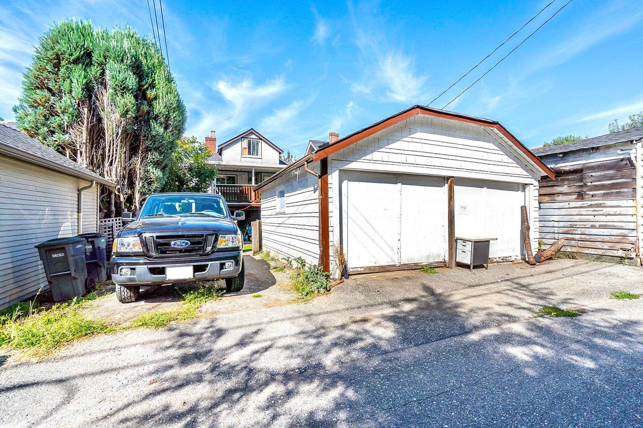 470 W 20th Ave