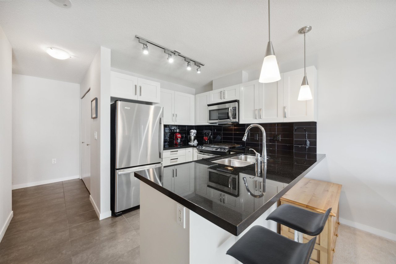 706-2133 Douglas Rd