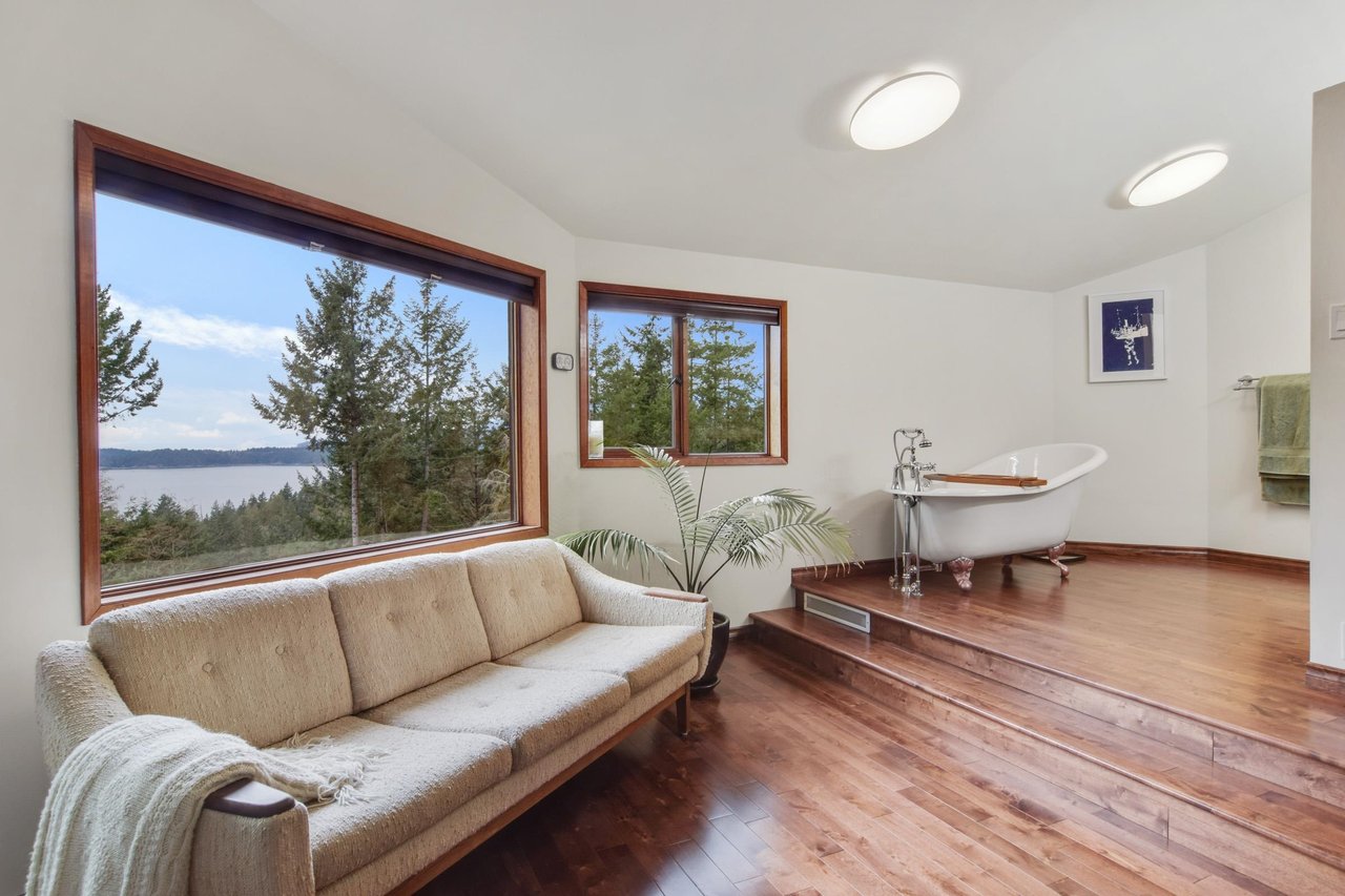 1557 Whitesails Dr