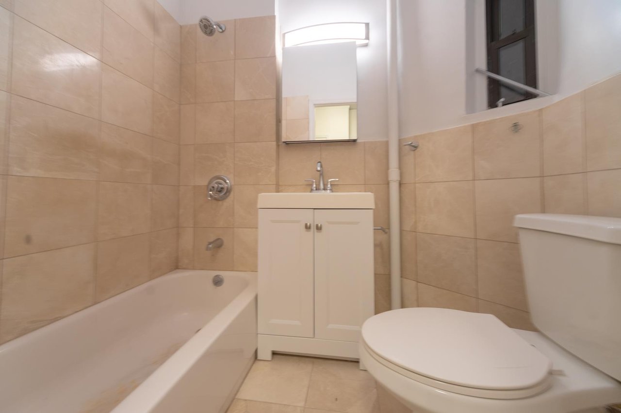 210 East 38th Street, Apt 4-B