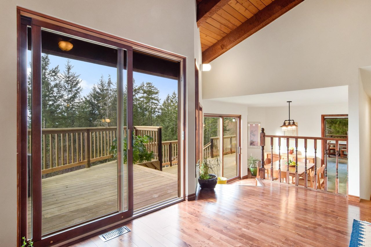 1557 Whitesails Dr