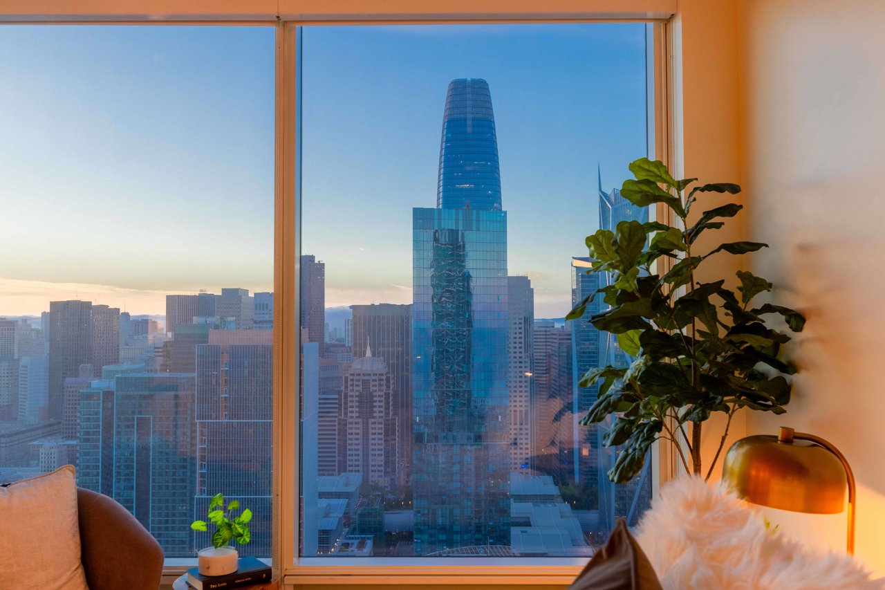 425 1st Street Unit: 4306