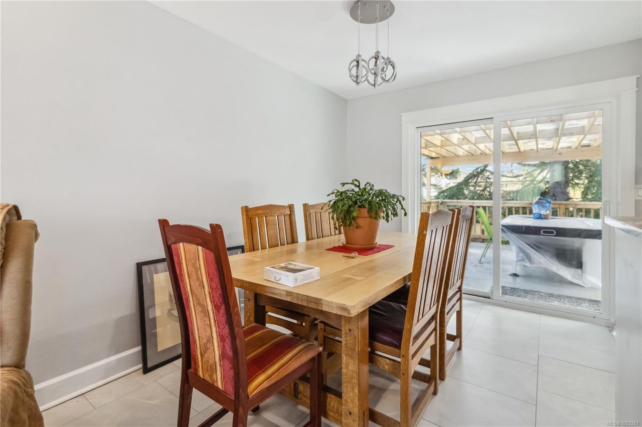 10343 Patricia Pl, Sidney
