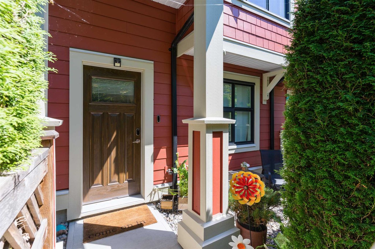 906-8485 New Haven Close