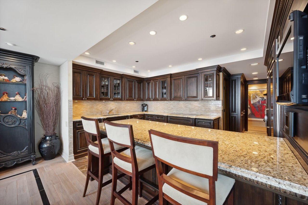 180 E PEARSON Street Unit: 4504