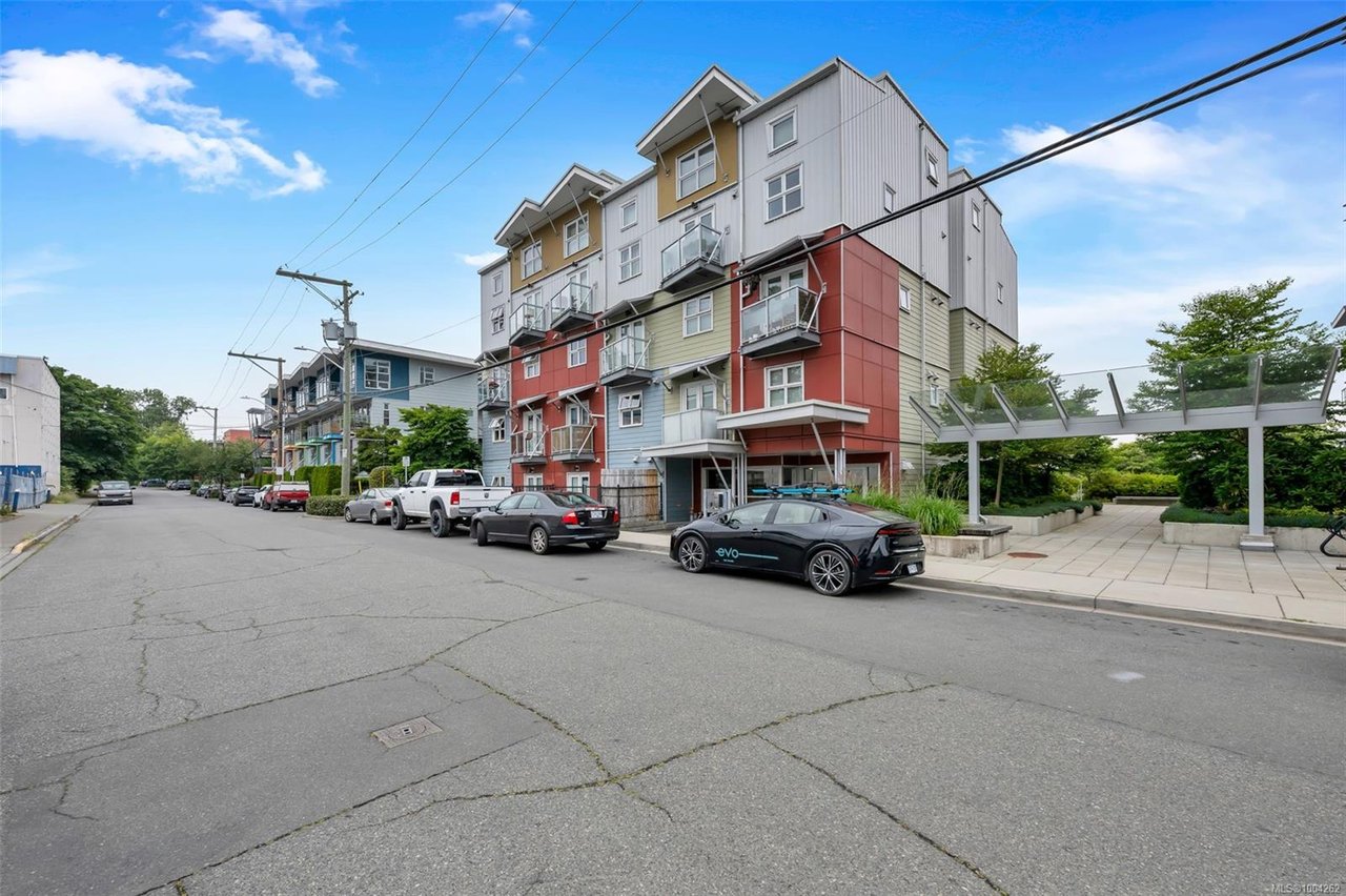 208-787 TYEE Rd, Victoria