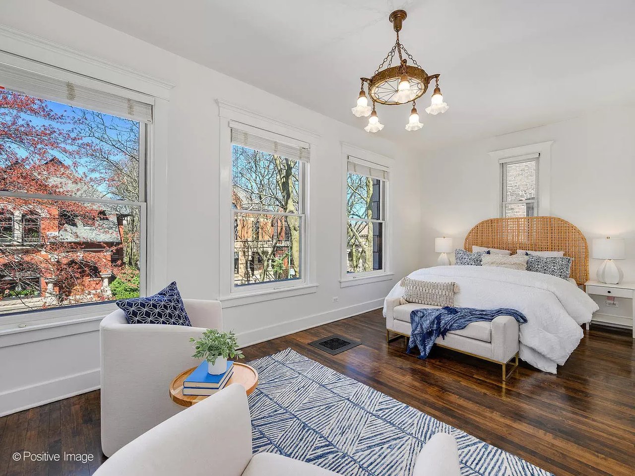 2147 W Caton
