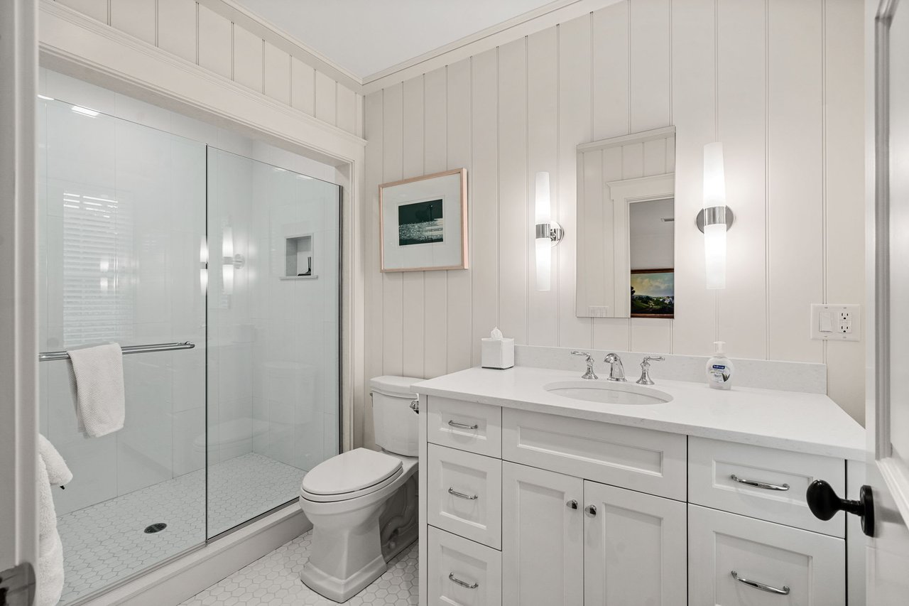 6 Oak Hollow Ln