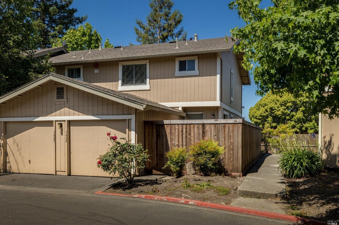 1424 Gold Way