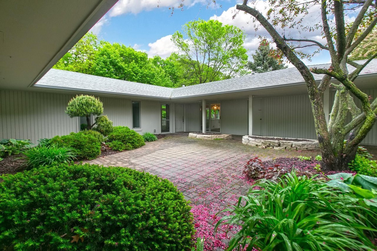 Beautifully Remodeled Bayswater Townhome!