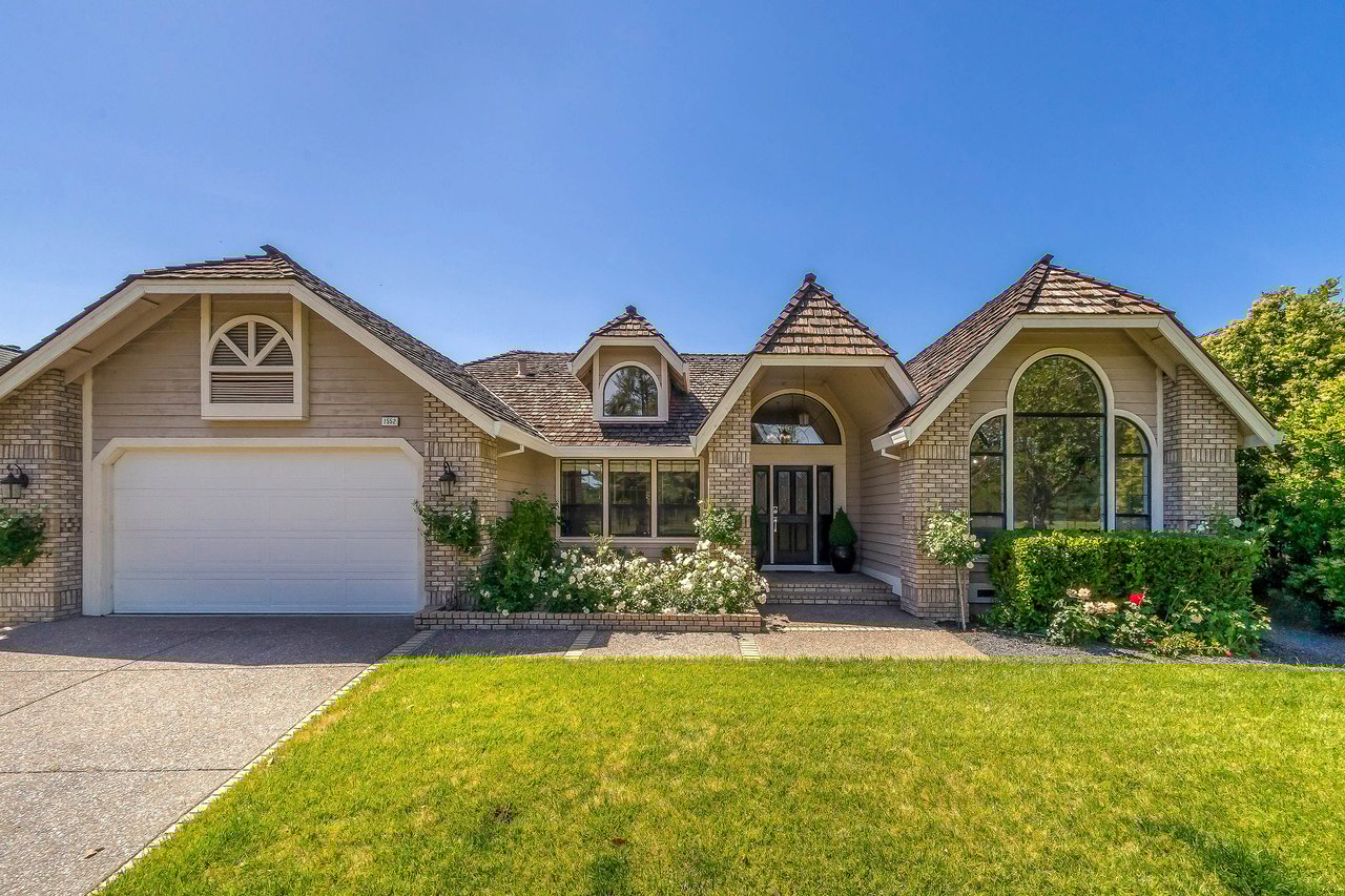 Sophisticated Calistoga Home - SOLD