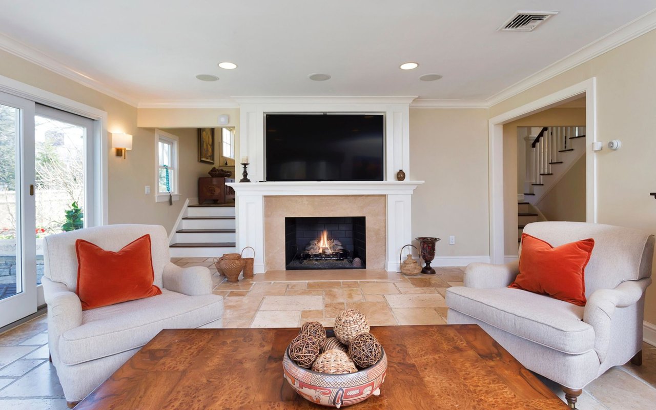 7 Lighthouse Ln