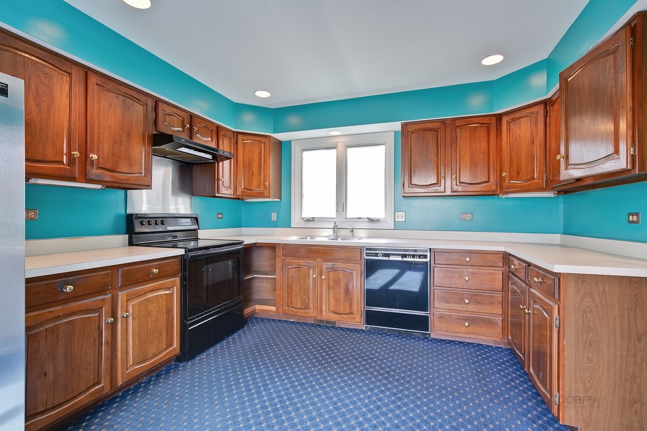 Classic Lake Bluff Tangley Oaks Home