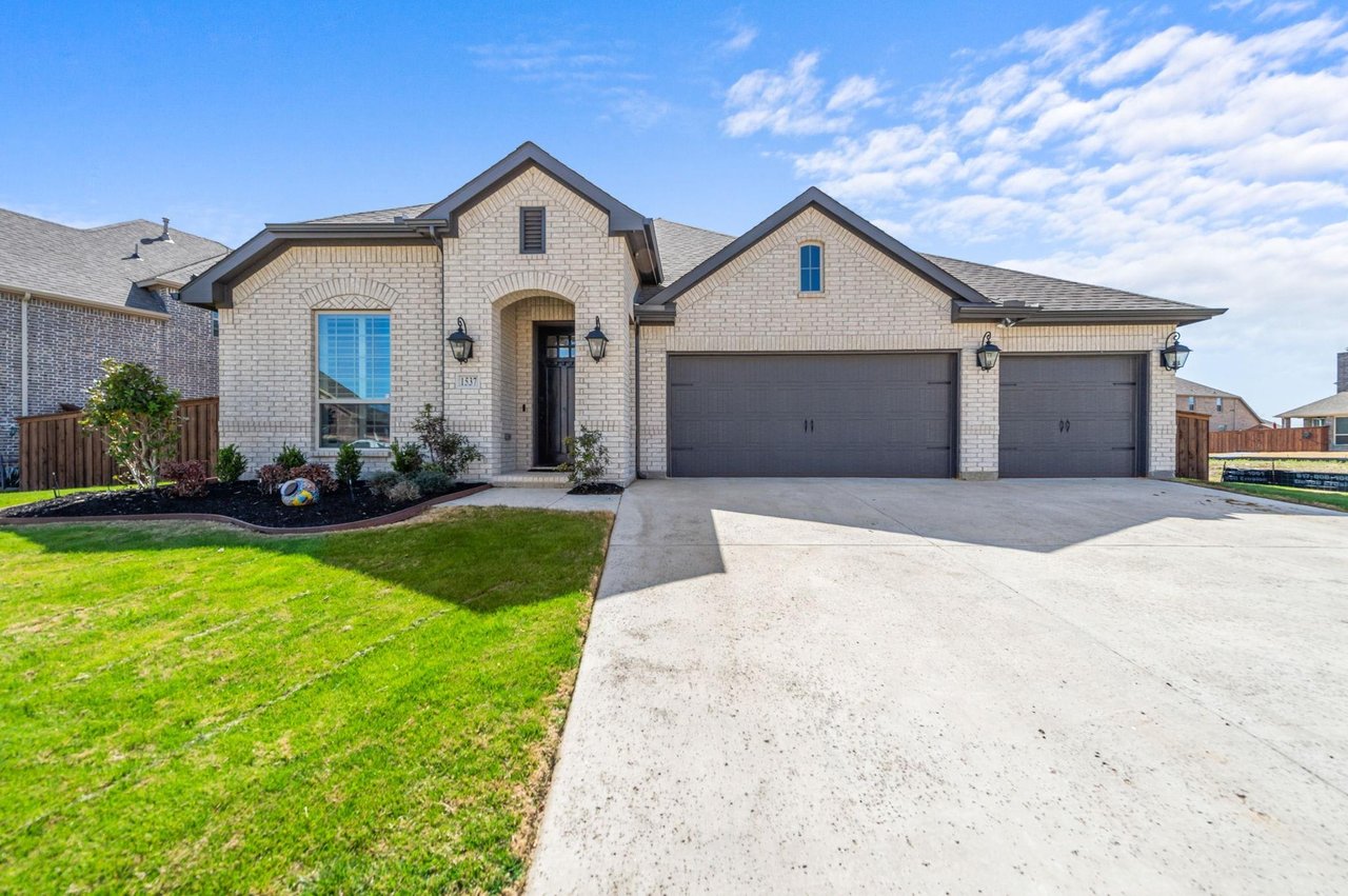 1537 Jocelyn Drive