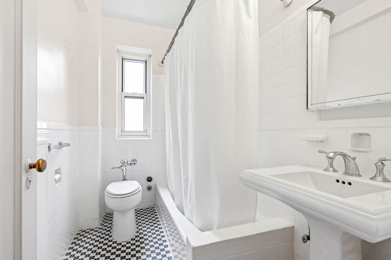 400 E 52nd St, Unit 6E