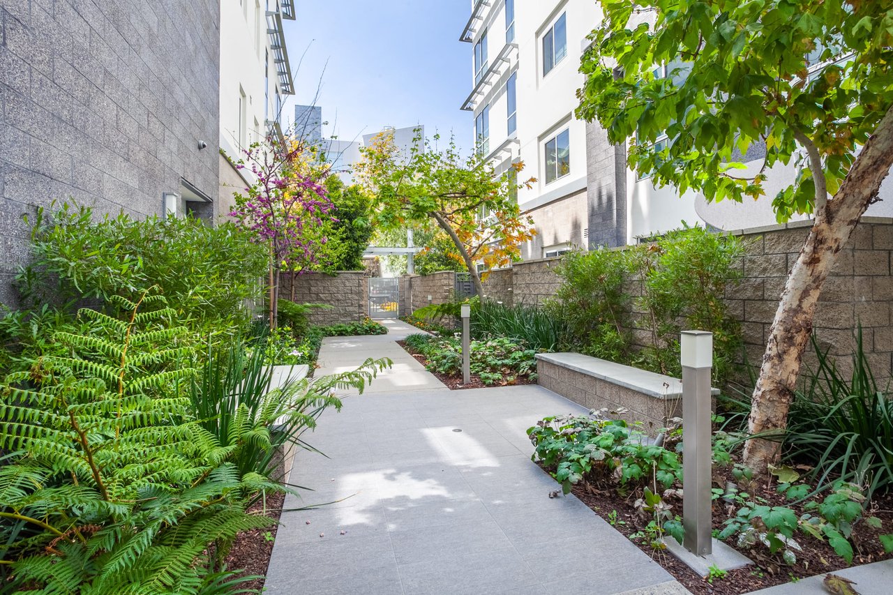 460 N Palm Drive Unit 106