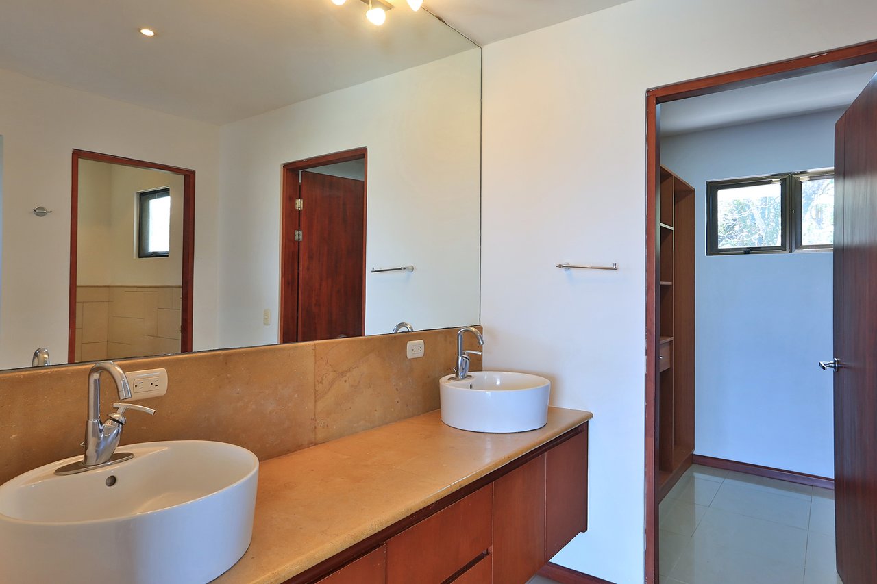 Panoramic View Terrace Residence, Ciudad Colon, San Jose