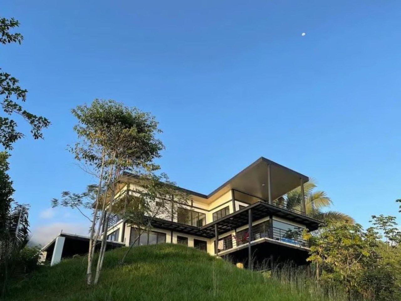 Modern Ocean View Home, Dominical, Puntarenas
