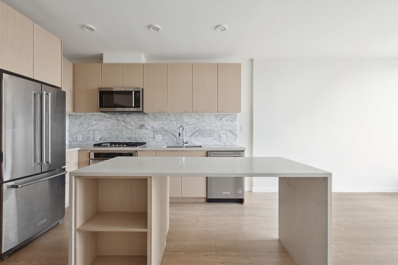 1601-530 Whiting Way, Coquitlam