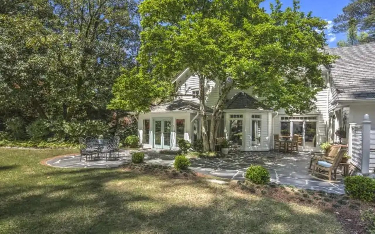 Luxury in Peachtree Heights West, Master on the Main Level