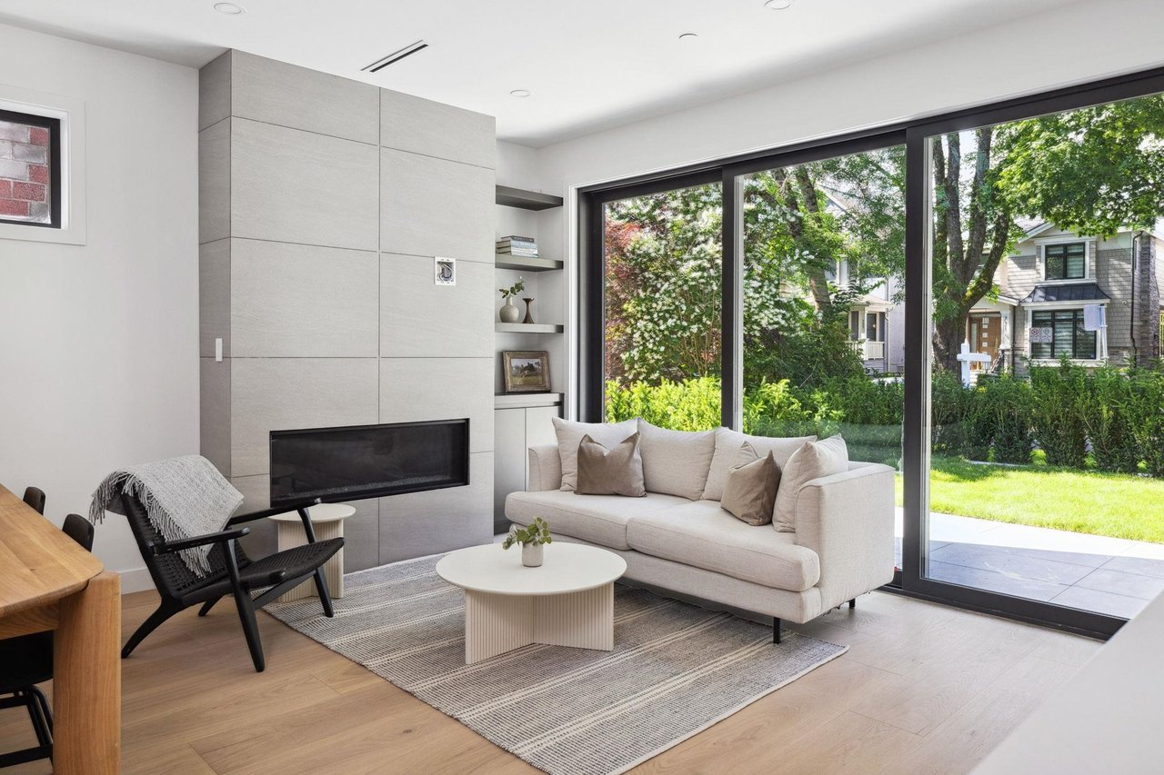 1-730 W 17 Ave
