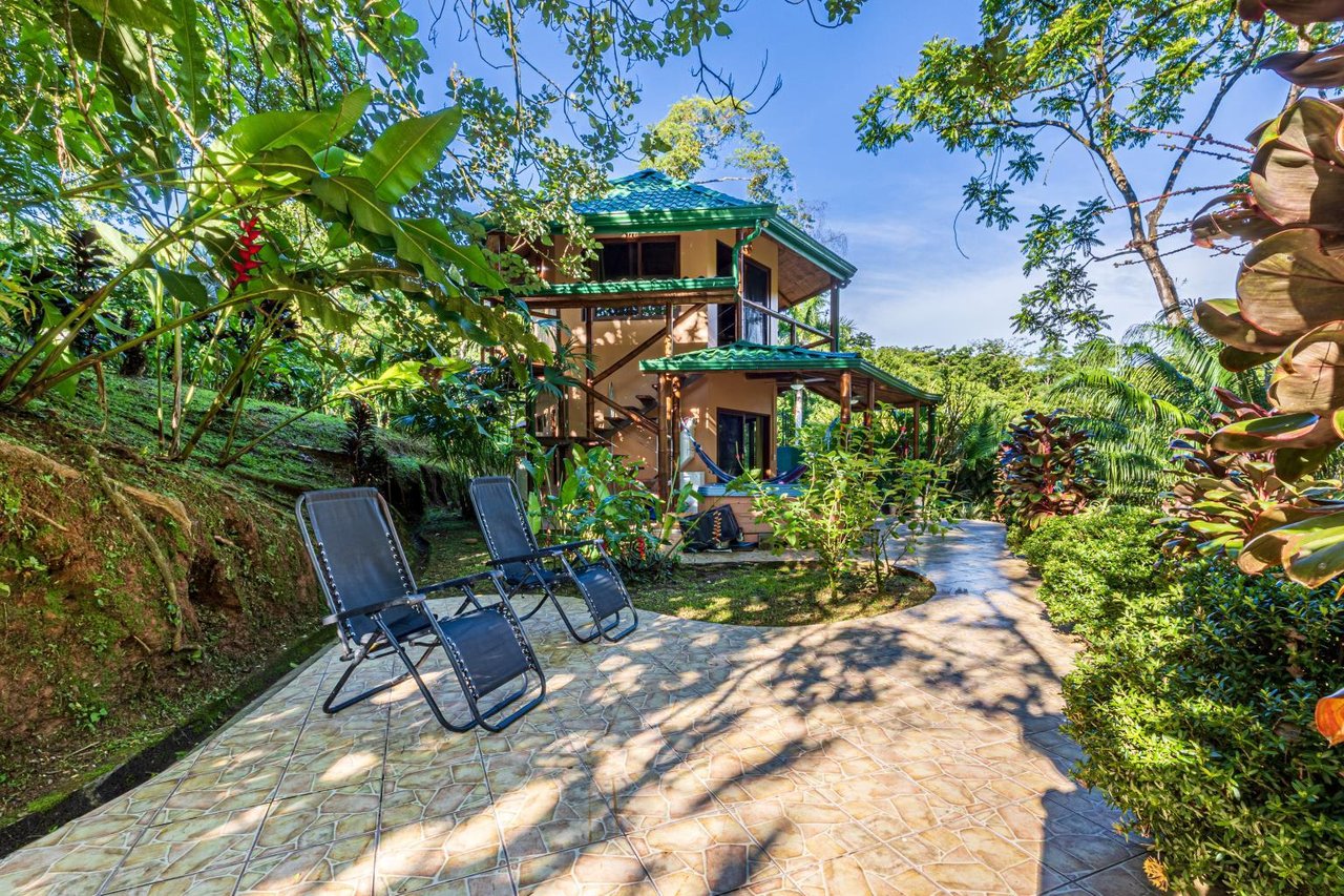 Uvita, Jungle Retreat Center on the Uvita River. Private and 17 Acres