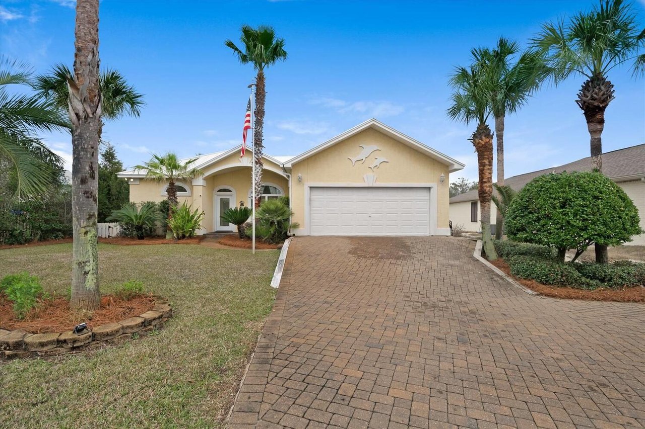 35 Pelican Glide Ln