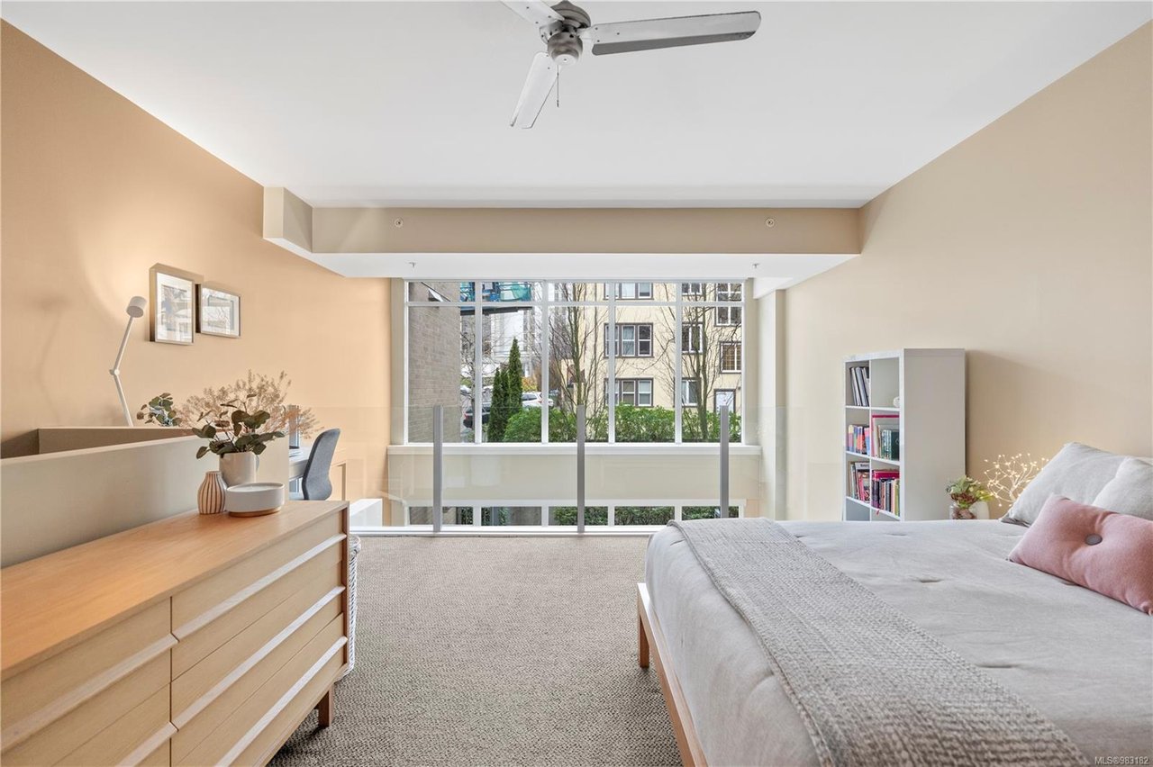 302-828 Rupert Terr, Victoria