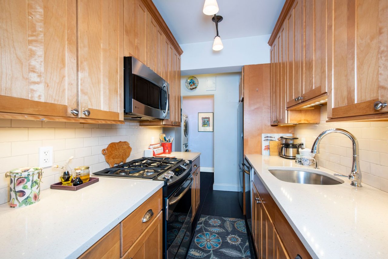 327 Central Park West Unit: 3BB