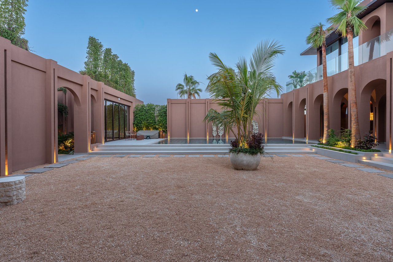 Umm Al Sheif Villa