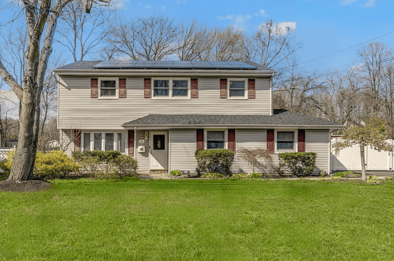 11 East Coach Drive, Hazlet