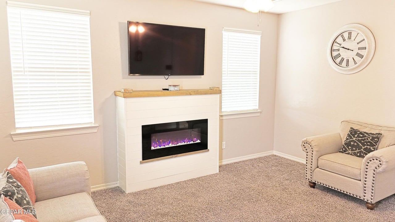 585 Issa Cir