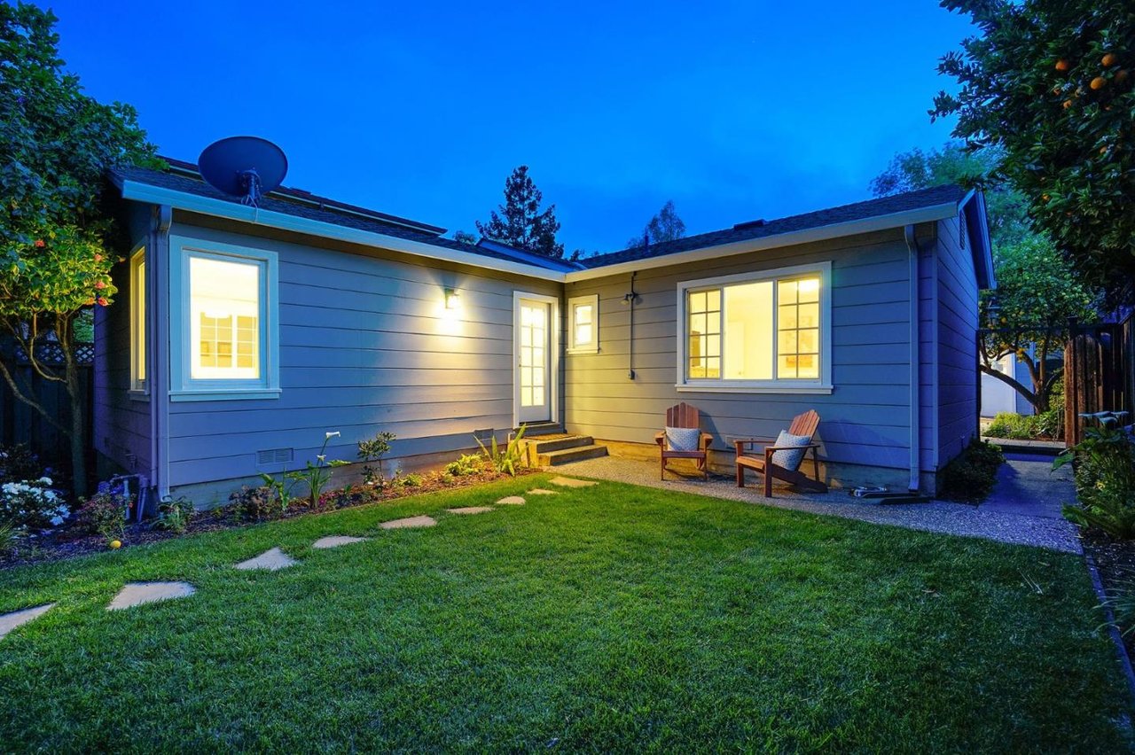 1329 Cordilleras Ave