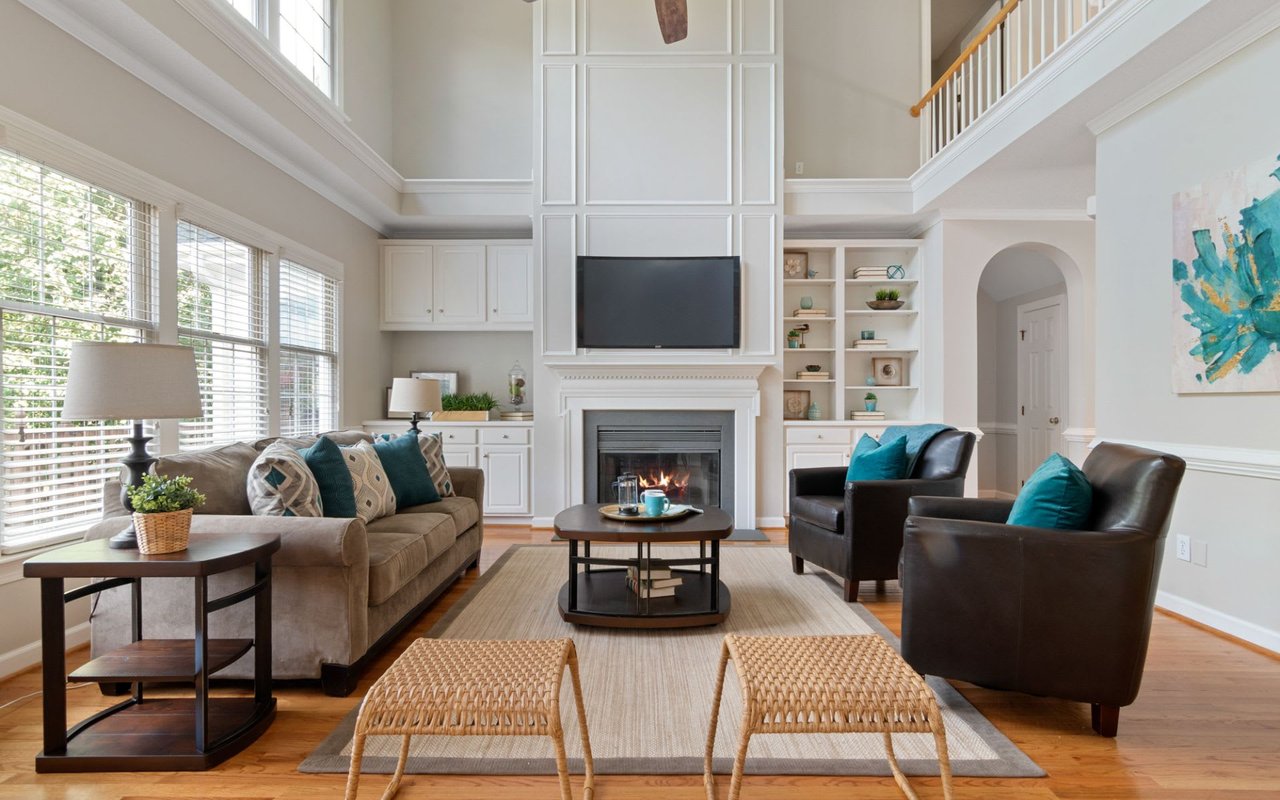 STAGING AND SELLING YOUR HOME
