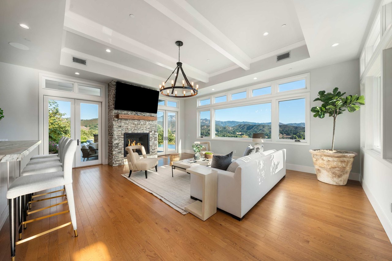 26767 Mulholland Hwy, Calabasas