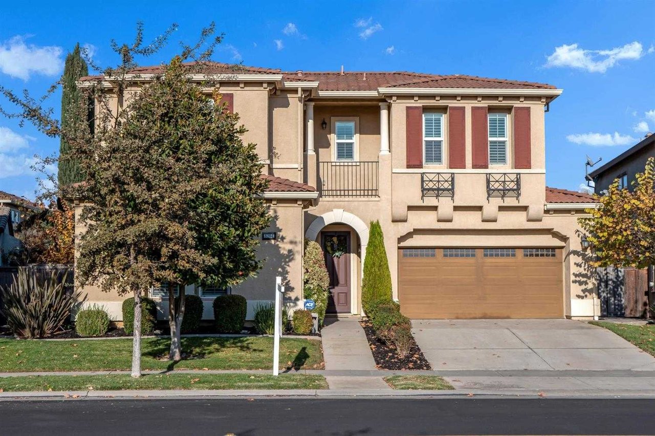 8204 BONITO Circle