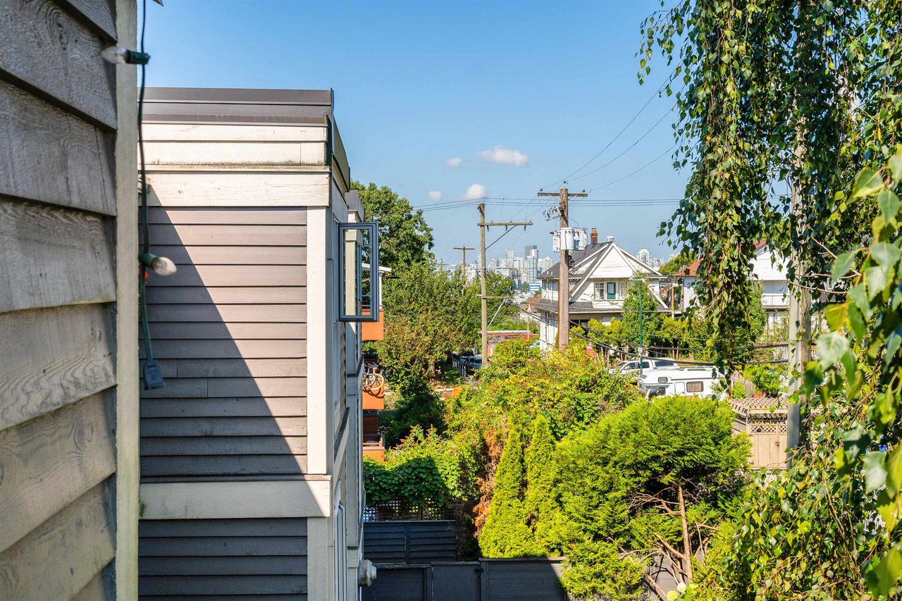 309-1545 E 2nd Ave