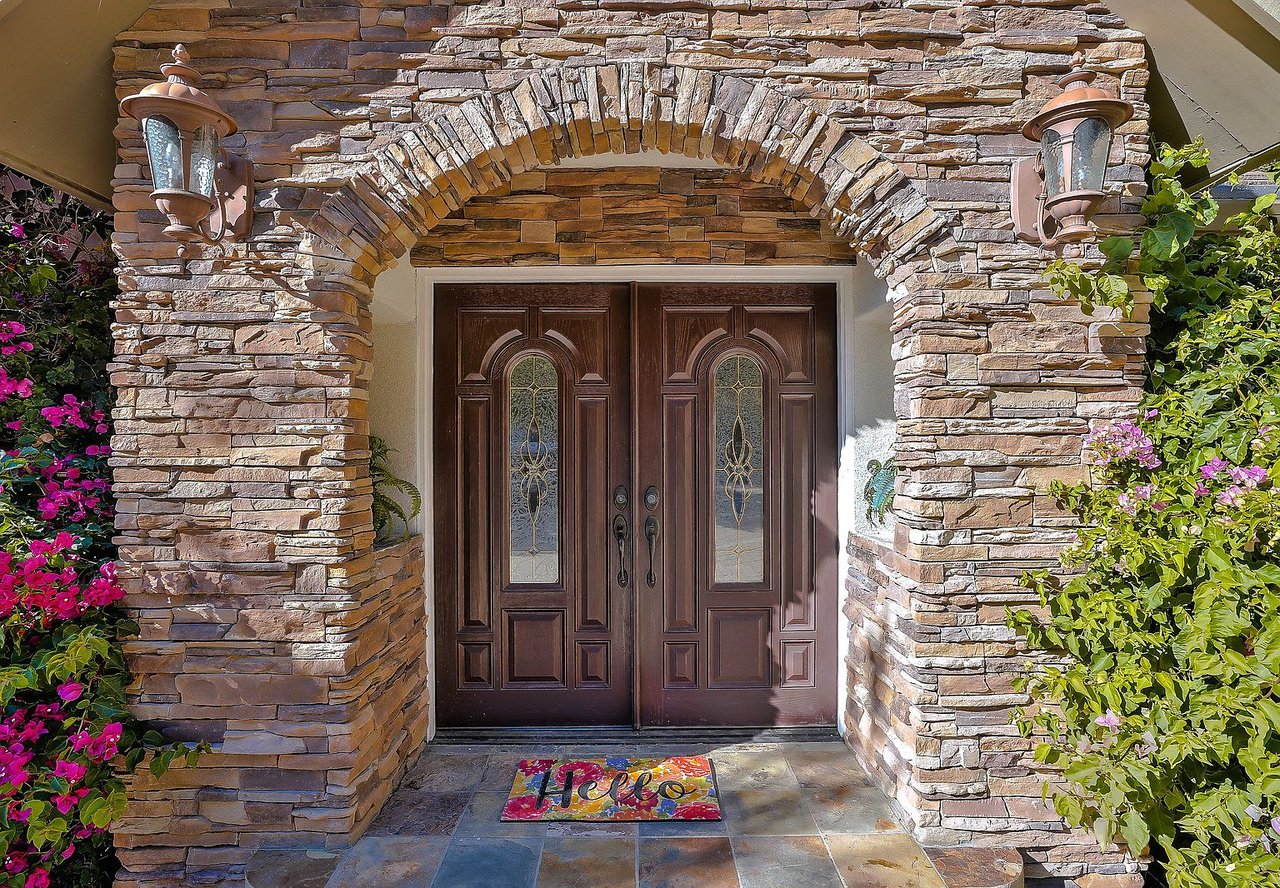 9845 Palisade Dr