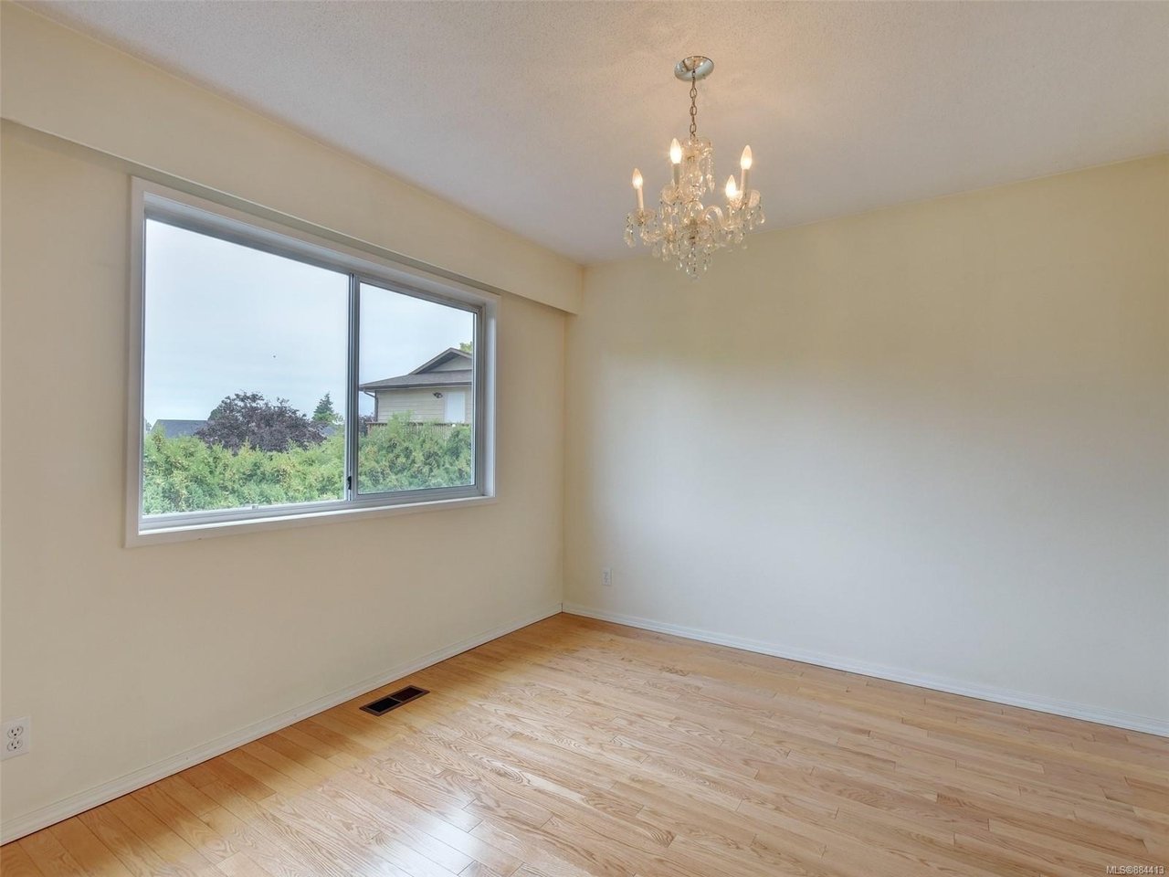 4253 Thornhill Cres