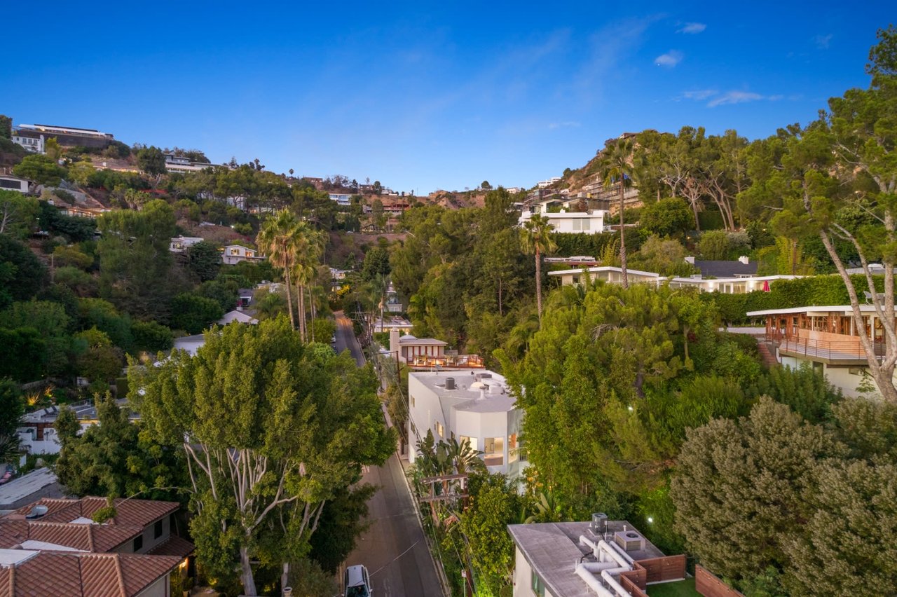 1554 N Doheny Dr