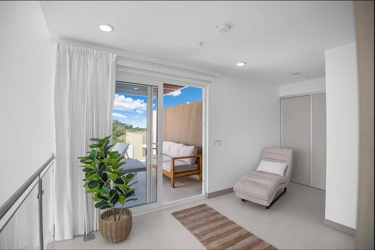 Luxury Oceanview Corner Penthouse, Jaco, Puntarenas