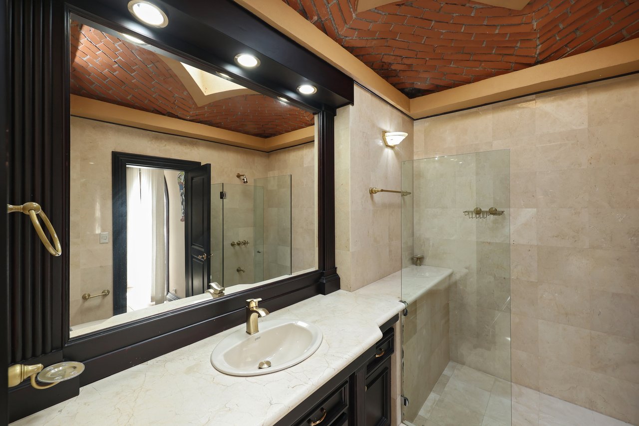 Luxury City Estate, Curridabat, San Jose