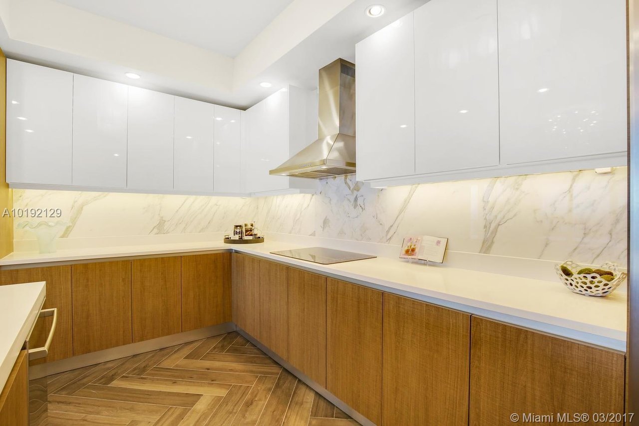 1200 Hillsboro Mile, #1206